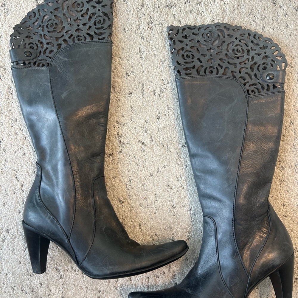 Spiral size 7.5 ultra lux distressed grey cutout leather boots EXC condition - Picture 10 of 16
